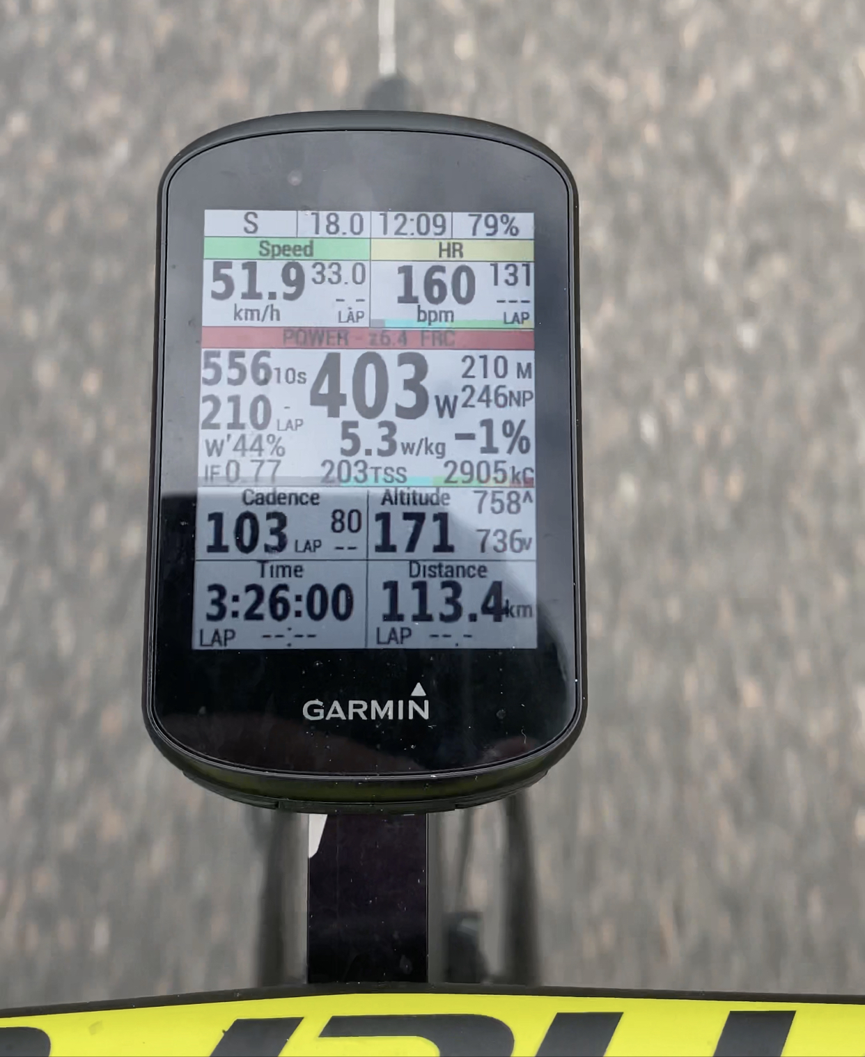 Vue d'un Garmin Edge 530 à haute vitesse et haute puissance Vue d'un Garmin Edge 530 à haute vitesse et haute puissance